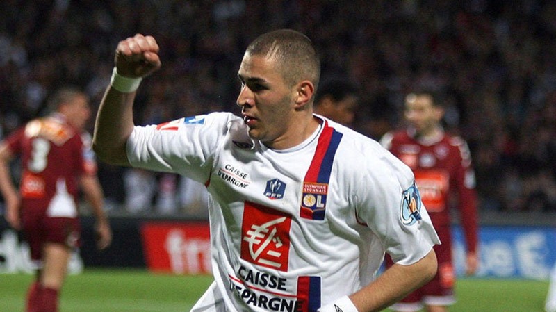 Benzema trong màu áo Olympique Lyonnais