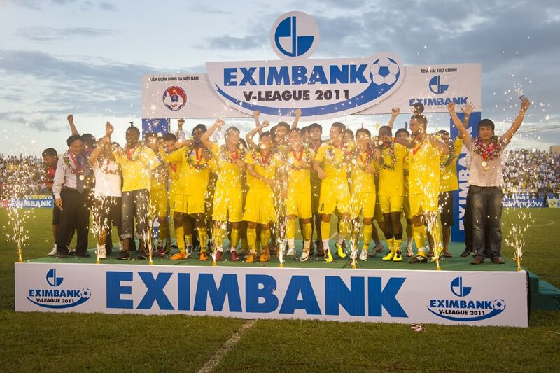 Đội bóng SLNA ăn mừng chiến thắng tại V.League 2011